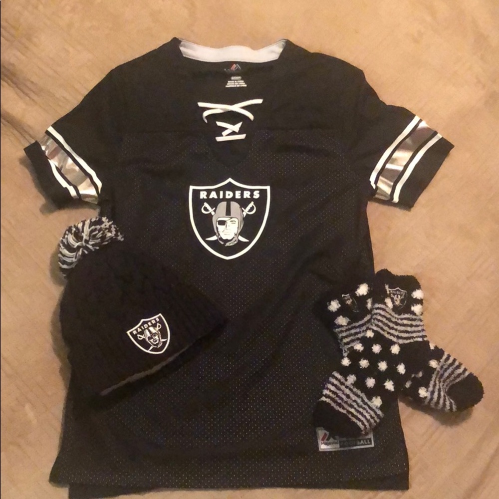 Raiders shirt, beanie, socks bundle